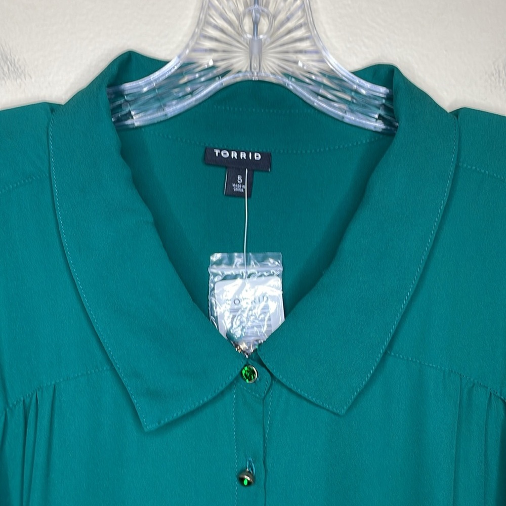 TORRID Button Front Blouse Green MADISON Rhinestone Buttons Long Sleeve NWT 5X - Picture 3 of 15